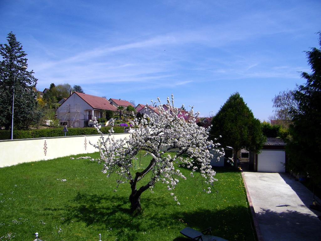 Grand Appartement Dans Villa Avec Parking Quartier Residentiel Joigny Szoba fotó