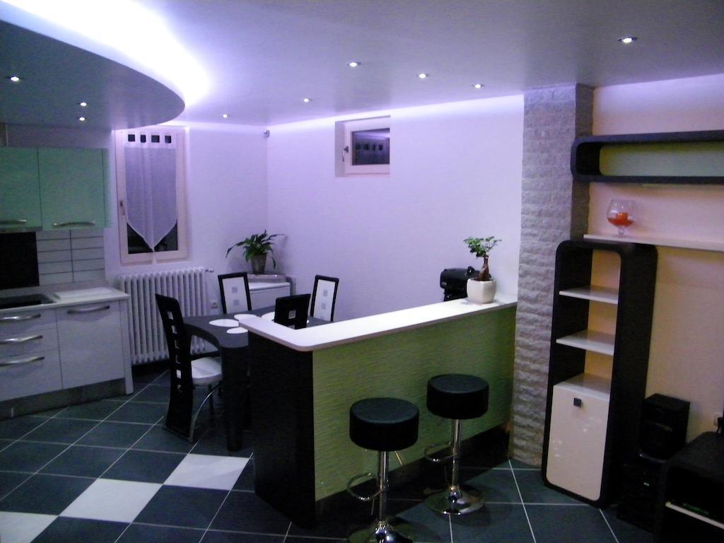 Grand Appartement Dans Villa Avec Parking Quartier Residentiel Joigny Szoba fotó