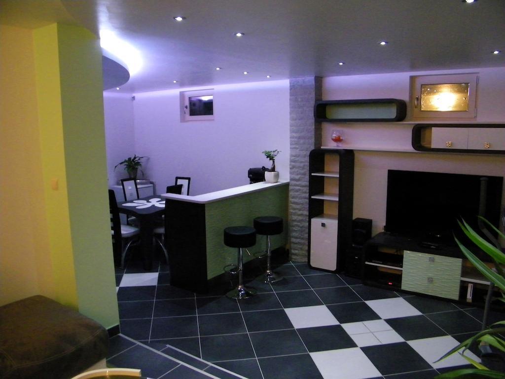 Grand Appartement Dans Villa Avec Parking Quartier Residentiel Joigny Szoba fotó